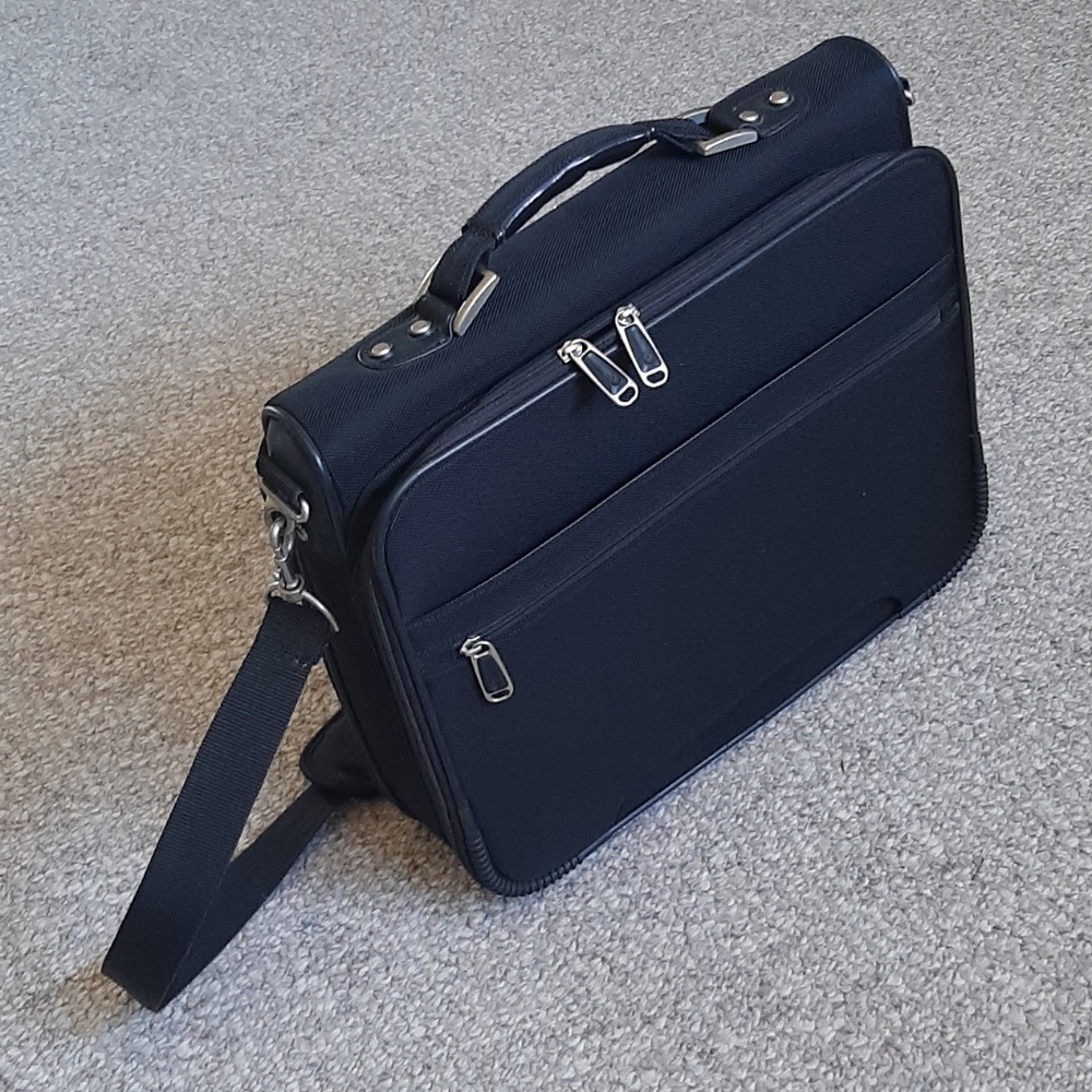 Samsonite Briefcase. - Picture 2 of 13